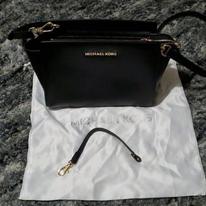 Michael Kors Selma crossbody bag. Saffiano leather